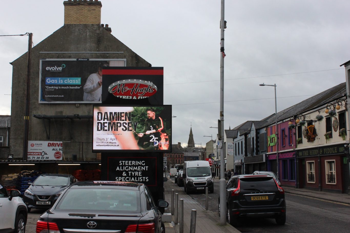 2 x Outdoor Screens @ McHughs Tyre & Fuel Strabane - 90,000 Weekly Views : 13,000 Daily Views