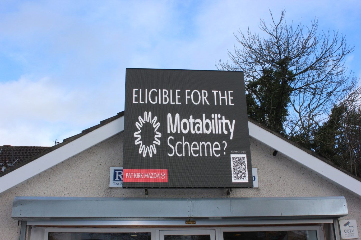 Outdoor Screen @ Racecourse Rd - 120,000 Weekly Views : 17,000 Daily Views