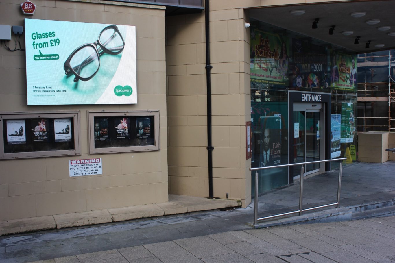 Outdoor Screen @ The Millennium Forum - 140,000 Weekly Views : 20,000 Daily Views