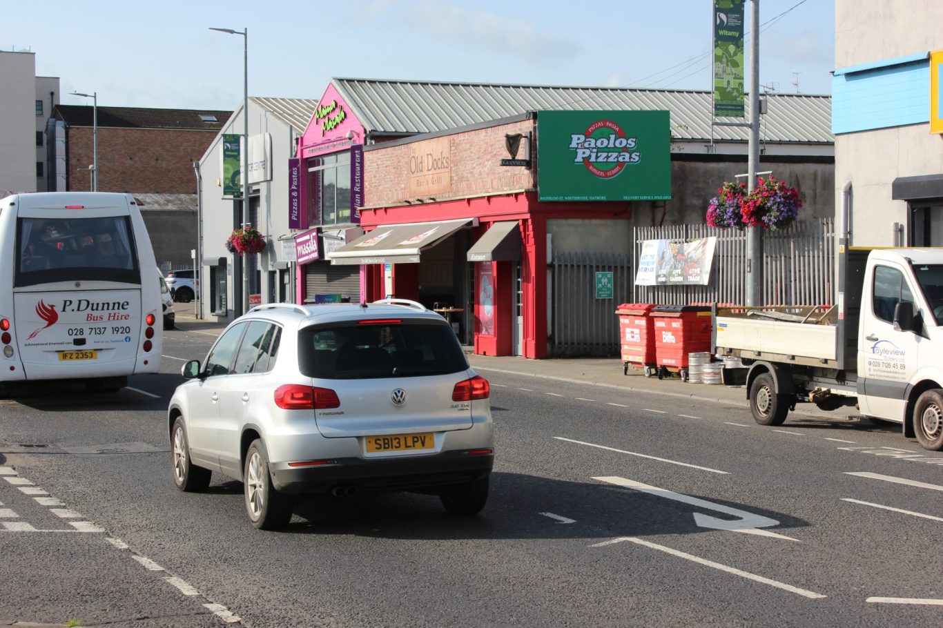 Outdoor Screen @ The Quay - 270,000 Weekly views : 39,000 Daily views