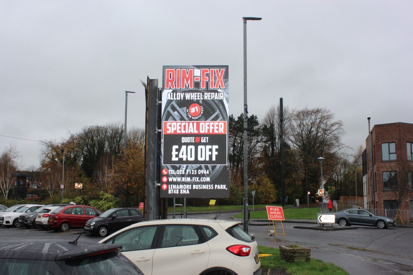 Outdoor Screen @ Northland Rd - 210,000+ Weekly Views : 30,000 Daily Views